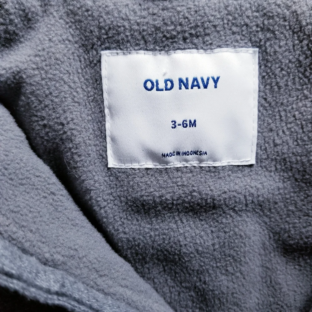 OLD NAVY BABY BOY GRAY COAT WITH HOOD SIZE 3 TO 6 MONTHS